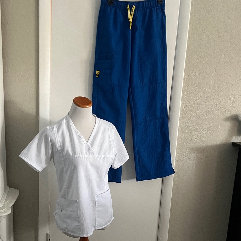 WonderWink White Top and Blue Pants Set